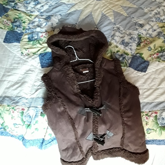 Vest - Picture 2 of 4